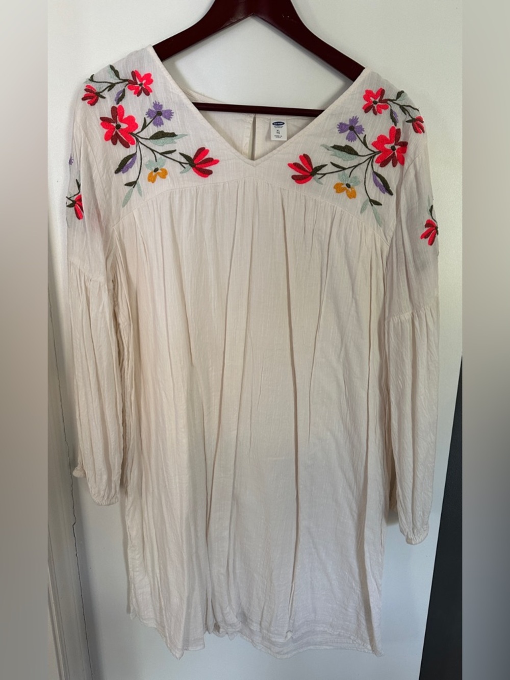 Women’s Old Navy Embroidered V-Neck Long Sleeve Dress in Ivory